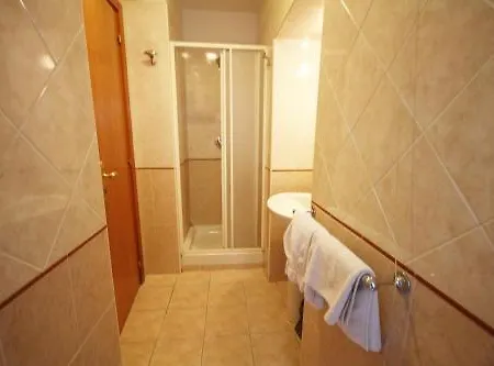 Zara Hotel 2*