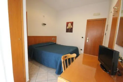 Hotel Zara 2*